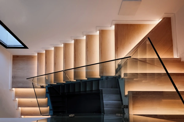 El Arte de la Iluminación en Escaleras: Cómo y Dónde Hacerlo
