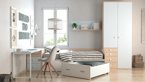 Habitación juvenil con almacenamiento inteligente bajo cama y escritorio compacto, combinando funcionalidad y estilo moderno.